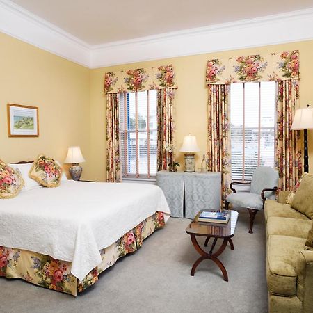 Rosedon Hotel Pembroke Екстериор снимка