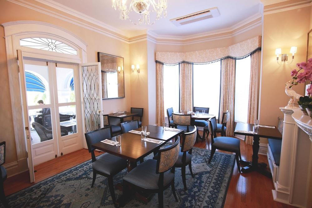 Rosedon Hotel Pembroke Екстериор снимка